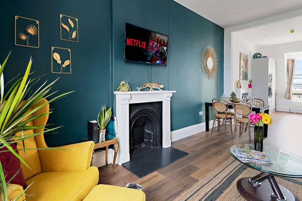 Modern 1 Bed Apartment, Sea Views, Free Parking, Wifi, Netflix テインマス エクステリア 写真