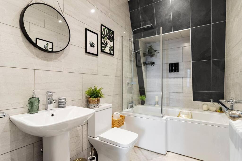 Modern 1 Bed Apartment, Sea Views, Free Parking, Wifi, Netflix テインマス エクステリア 写真